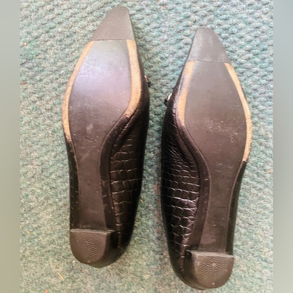 Chic Prada Crocodile Black Leather Flats; approx. 1inch heels; comfortably soft - Picture 4 of 4